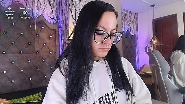 Snapshot of Zami_Escobar_of chatting on 11-28-25, 06:30 Zami Escobar of online show from 11-28-25, 06:30