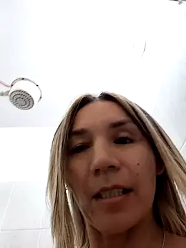 Snapshot of Ms_lunaRose chatting on 06-17-26, 03:44 Ms lunaRose online show from 06-17-26, 03:44