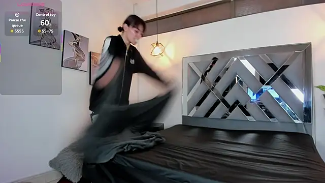 Candy Hott7 online show from 12-17-25, 08:25