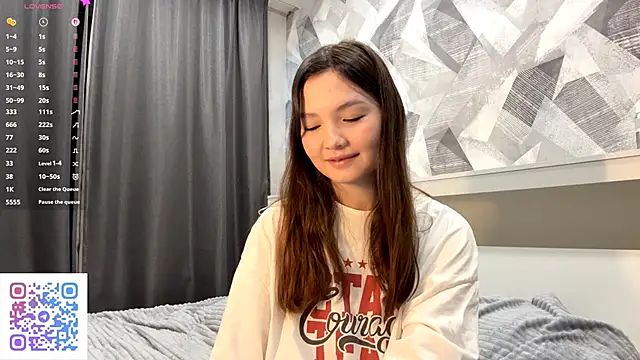 KiraVelvet online show from 10-16-25, 07:11
