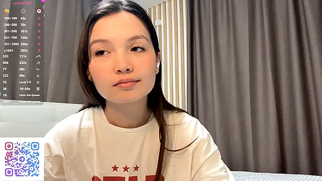 KiraVelvet online show from 10-01-25, 06:01