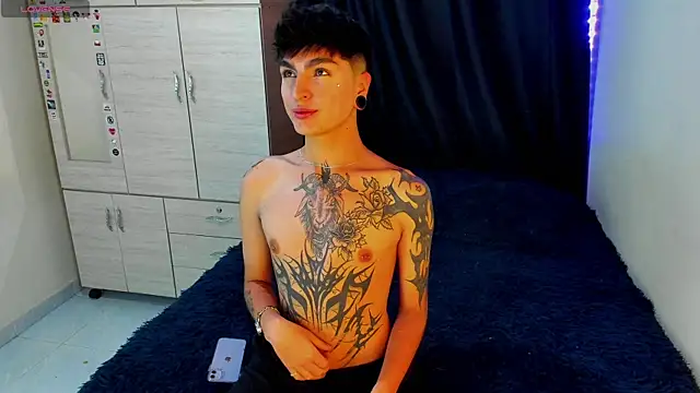 Snapshot of Dark_luckyyy chatting on 10-23-25, 12:31 Dark luckyyy online show from 10-23-25, 12:31