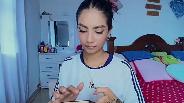 mia yireth online show from 10-31-25, 05:20