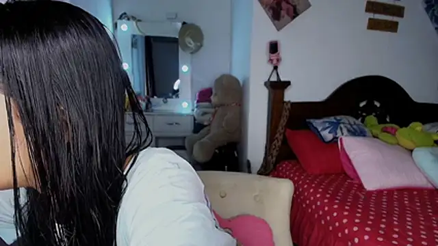 mia yireth online show from 10-25-25, 12:54