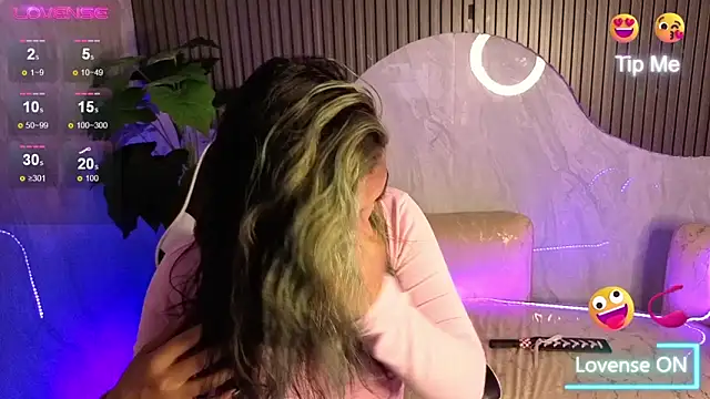 Snapshot of SamyKiuler_TP chatting on 11-18-25, 08:34 SamyKiuler TP online show from 11-18-25, 08:34