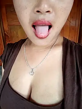 maycuc123 online show from 09-18-25, 12:24