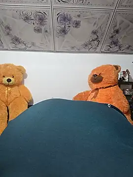 Snapshot of emali_baba chatting on 07-16-26, 10:18 emali baba online show from 07-16-26, 10:18