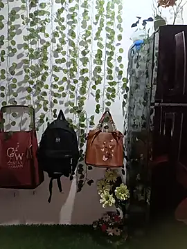 Snapshot of emali_baba chatting on 06-25-26, 01:05 emali baba online show from 06-25-26, 01:05