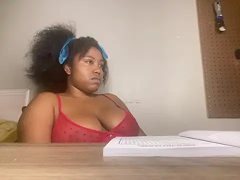 Snapshot of princesslivv chatting on 06-10-26, 03:19 princesslivv online show from 06-10-26, 03:19