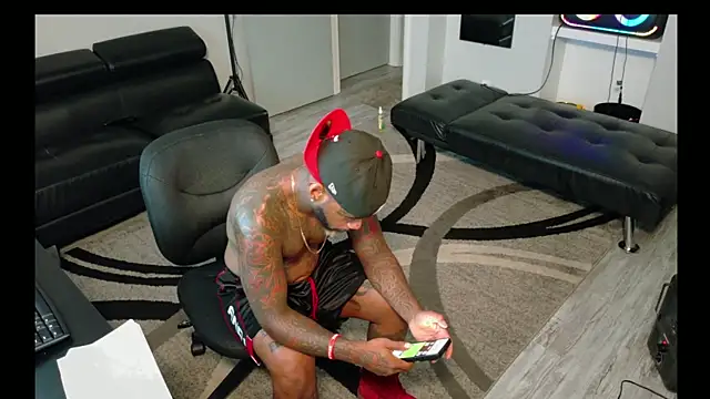 SLANGONDEMHOES online show from 10-19-25, 06:32