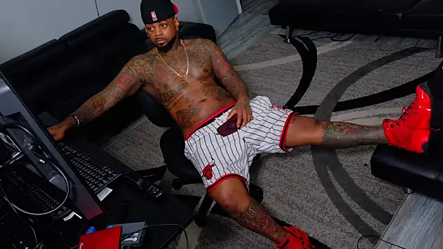 SLANGONDEMHOES online show from 04-06-26, 06:53