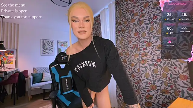 Snapshot of my-muse chatting on 10-04-25, 11:45 my-muse online show from 10-04-25, 11:45