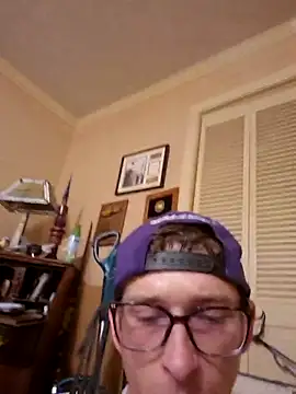Snapshot of mresquared chatting on 05-18-26, 08:57 mresquared online show from 05-18-26, 08:57