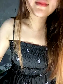 Snapshot of Hinne07 chatting on 10-13-25, 03:46 Hinne07 online show from 10-13-25, 03:46