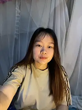 Snapshot of Hinne07 chatting on 11-13-25, 12:25 Hinne07 online show from 11-13-25, 12:25