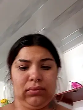 snow belle online show from 11-17-25, 04:33