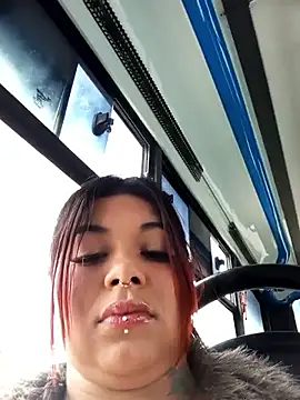 snow belle online show from 11-13-25, 04:22