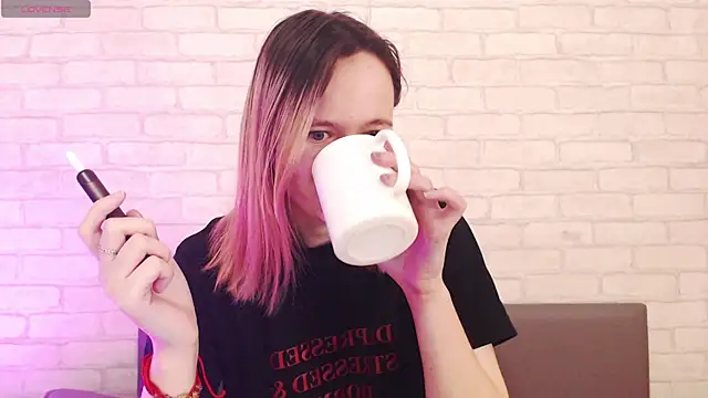 Ericha Stone online show from 04-19-26, 01:17