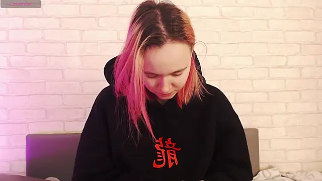 Ericha Stone online show from 01-08-26, 01:22