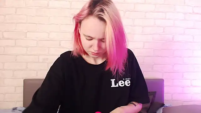 Ericha Stone online show from 12-05-25, 01:38