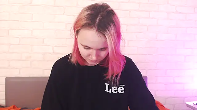 Ericha Stone online show from 12-23-25, 08:02