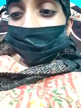 Snapshot of Pahadi_couple chatting on 10-16-25, 04:37 Pahadi couple online show from 10-16-25, 04:37