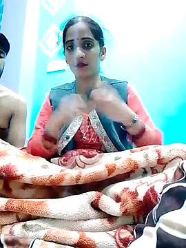 Snapshot of Pahadi_couple chatting on 10-08-25, 03:35 Pahadi couple online show from 10-08-25, 03:35