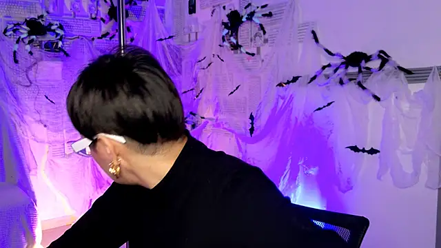 LauraDavidsons online show from 10-16-25, 04:15