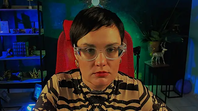 LauraDavidsons online show from 12-05-25, 04:49