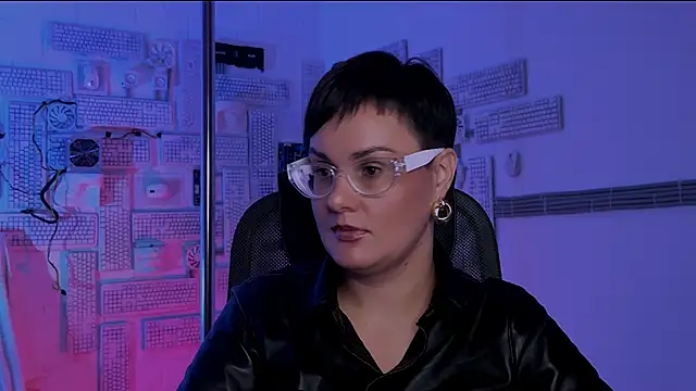 LauraDavidsons online show from 11-12-25, 04:22