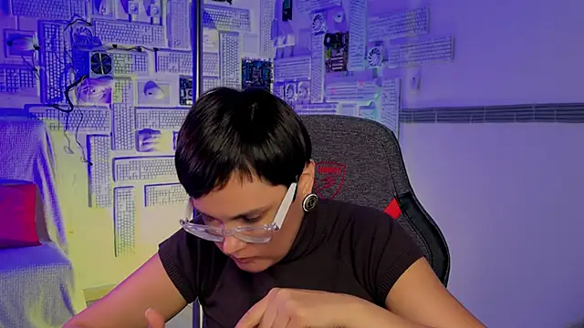 LauraDavidsons online show from 10-01-25, 04:44