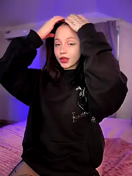 YourLittleDevil online show from 11-28-25, 01:33