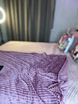 YourLittleDevil online show from 12-14-25, 01:28