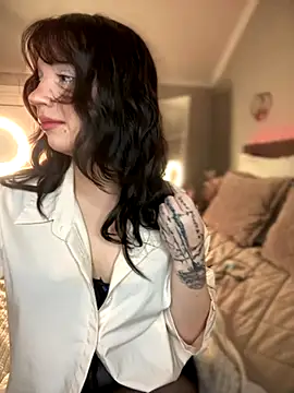 Snapshot of YourLittleDevil chatting on 10-20-25, 02:17 YourLittleDevil online show from 10-20-25, 02:17