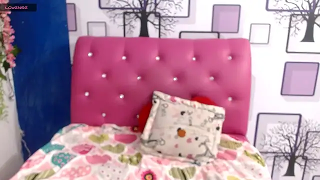 vanesa19  online show from 10-27-25, 04:52