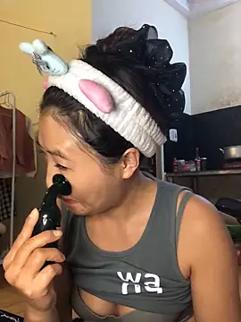 Snapshot of LiLy-0477 chatting on 10-19-25, 04:10 LiLy-0477 online show from 10-19-25, 04:10