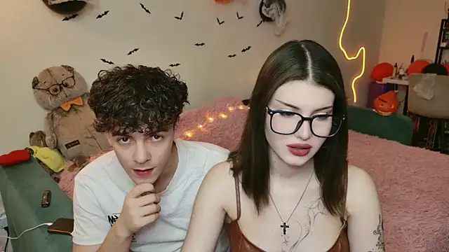 Snapshot of Alice18James chatting on 10-13-25, 06:20 Alice18James online show from 10-13-25, 06:20