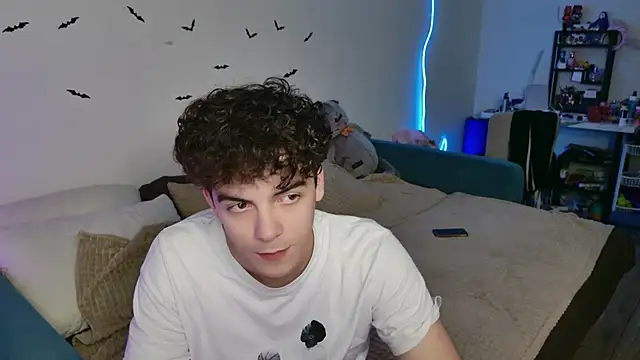 Snapshot of Alice18James chatting on 10-29-25, 02:54 Alice18James online show from 10-29-25, 02:54