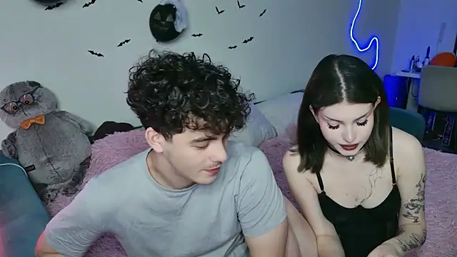 Snapshot of Alice18James chatting on 10-17-25, 06:32 Alice18James online show from 10-17-25, 06:32