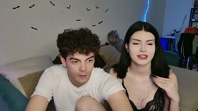 Snapshot of Alice18James chatting on 10-28-25, 12:00 Alice18James online show from 10-28-25, 12:00