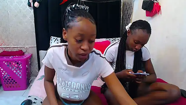 SexyPetitex25 online show from 11-07-25, 12:21