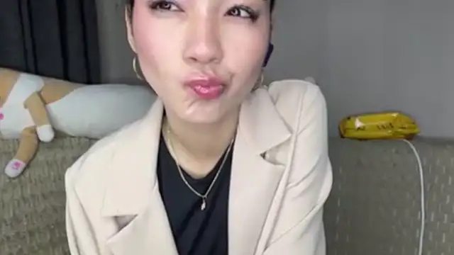 TAG MIGGI online show from 10-16-25, 02:14