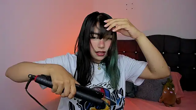 Snapshot of sammy_bunny1 chatting on 11-18-25, 12:37 sammy bunny1 online show from 11-18-25, 12:37