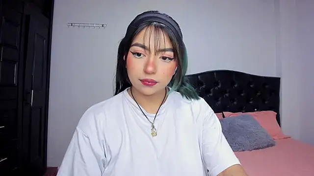 Snapshot of sammy_bunny1 chatting on 10-14-25, 05:41 sammy bunny1 online show from 10-14-25, 05:41