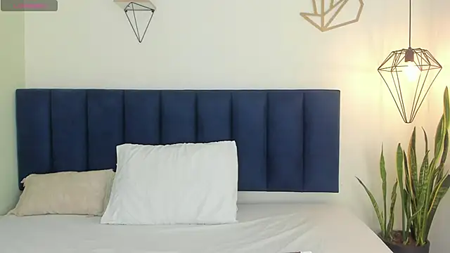 sophieturner mg online show from 12-20-25, 07:06