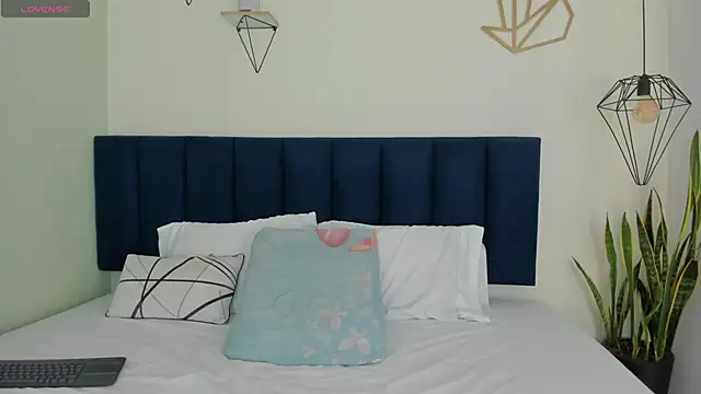 sophieturner mg online show from 11-04-25, 07:06