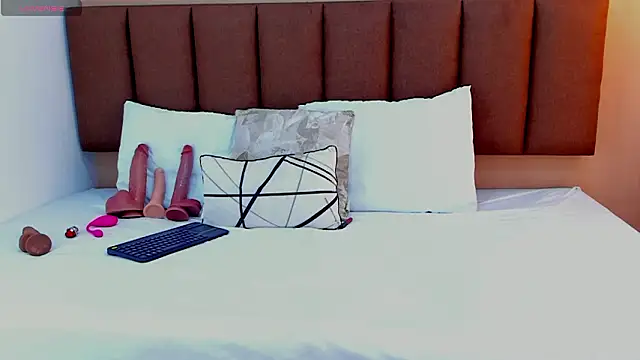 sophieturner mg online show from 01-31-26, 07:34