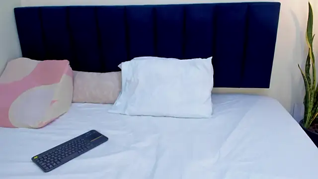 sophieturner mg online show from 04-13-26, 07:07