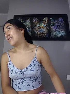 Snapshot of AmberGold- chatting on 10-23-25, 08:57 AmberGold- online show from 10-23-25, 08:57