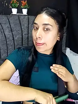 Snapshot of AmberGold- chatting on 09-23-25, 09:27 AmberGold- online show from 09-23-25, 09:27